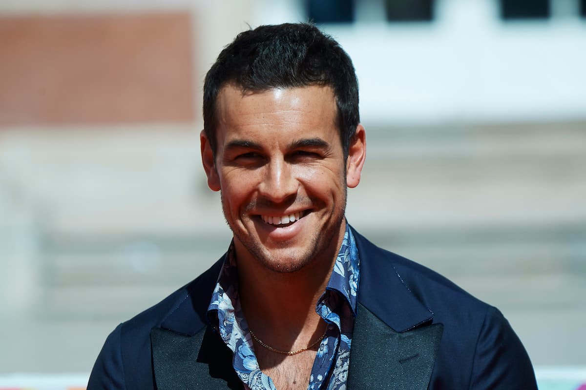 El sensual baile de Mario Casas y su hermano con el que casi nos provocan un infarto