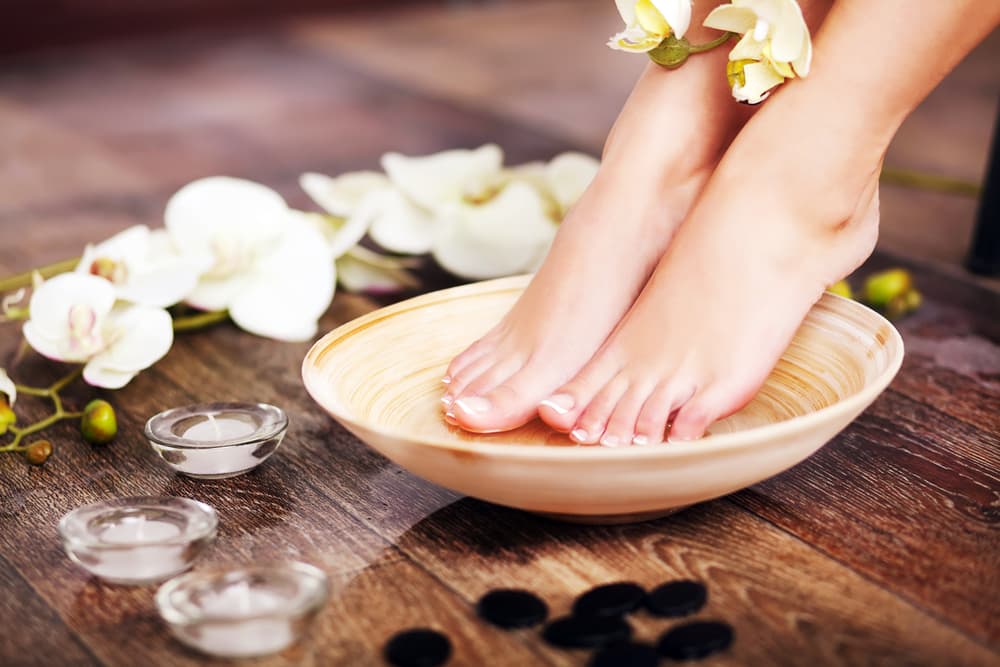 Evita el mal olor en los pies con una mascarilla de aspirina: cosmetóloga compartió receta