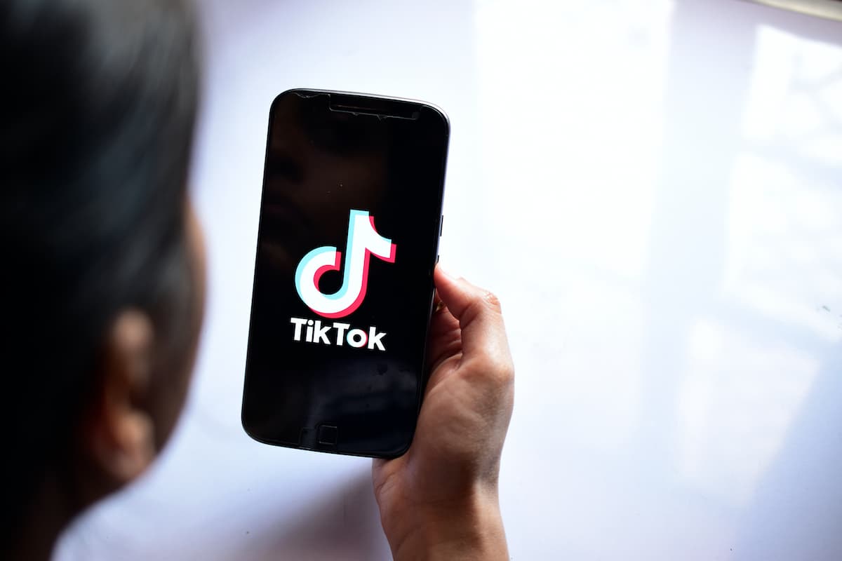Esta mujer se dejó crecer la barba y creó una nueva tendencia de belleza en TikTok