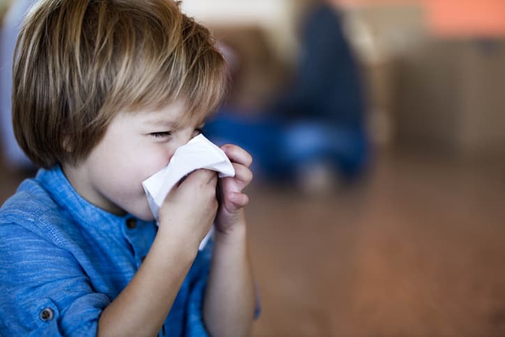 5 tips para evitar los contagios entre hermanos cuando hay uno enfermo