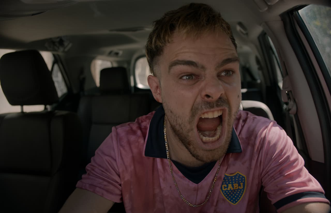 Peter lanzani hace de «pibe chorro» en la película '4x4' y le queda MUY bien