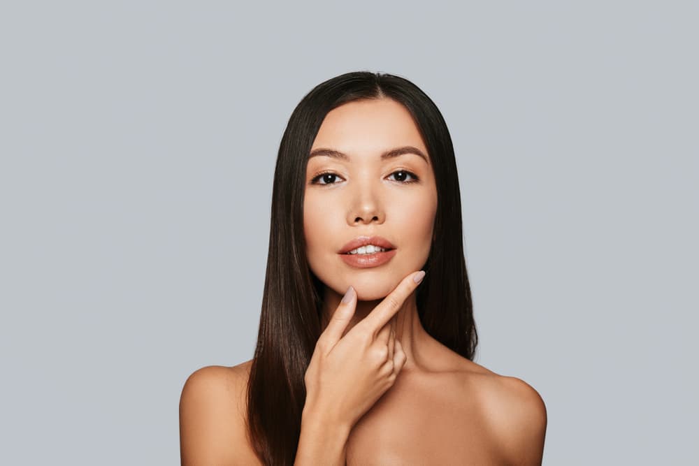 Secarte el cabello con una toalla y 7 hábitos más que arruinan tu rutina de belleza