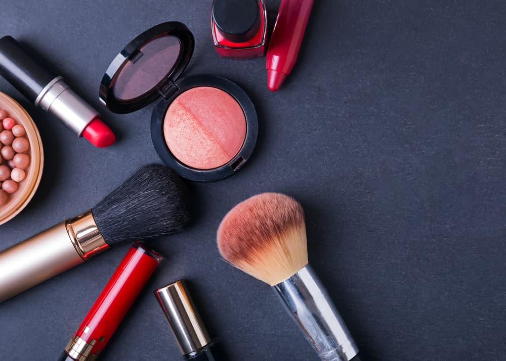 7 consejos para maquillarte después de los 35 años: evita los productos de alta cobertura