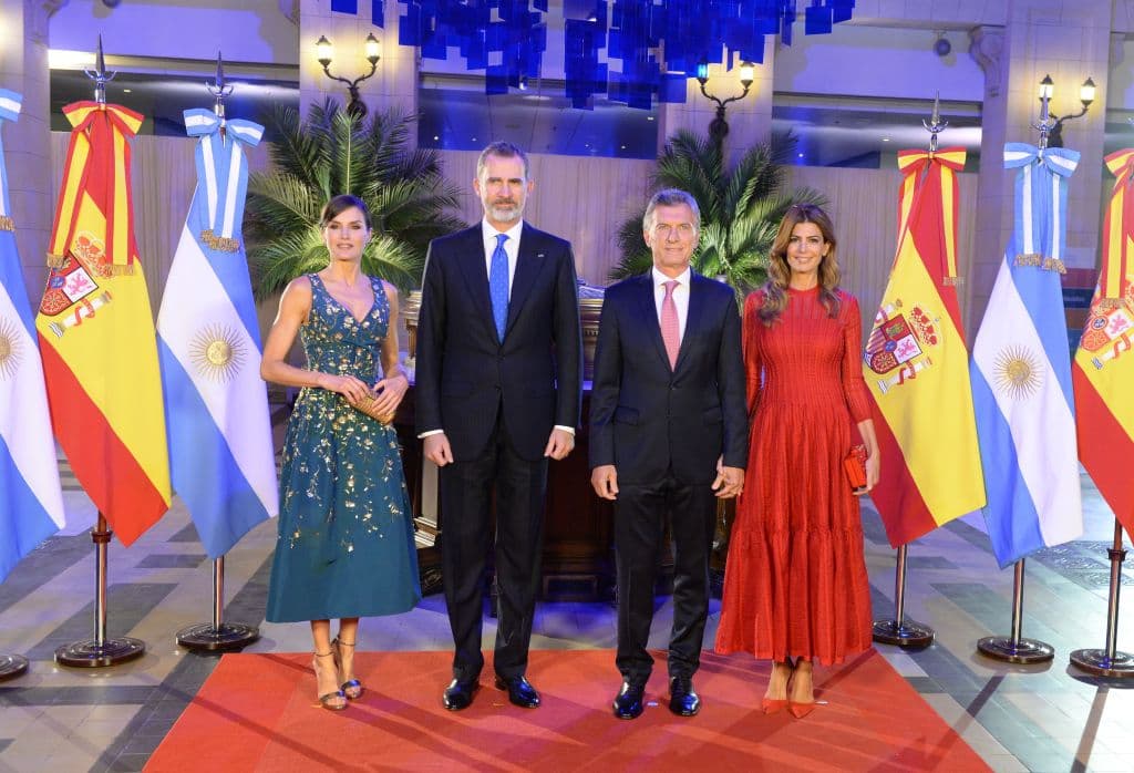 Sofisticada y elegante: la reina Letizia se lució con estos 5 looks en su visita a Argentina
