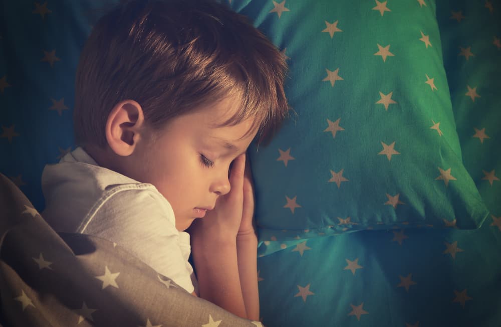 ¿Tu hijo tiene problemas para dormir? 8 consejos que te ayudarán como madre