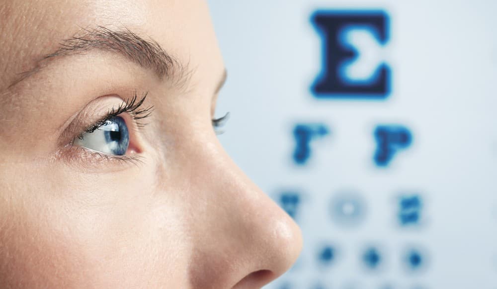 ¿Por qué algunos bebés nacen con los ojos claros y después se les oscurecen?