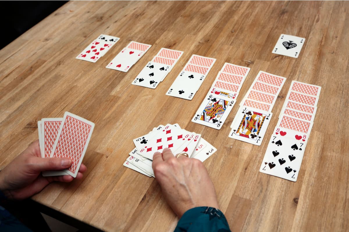 El juego más famoso de tu computadora fue creado por un becario