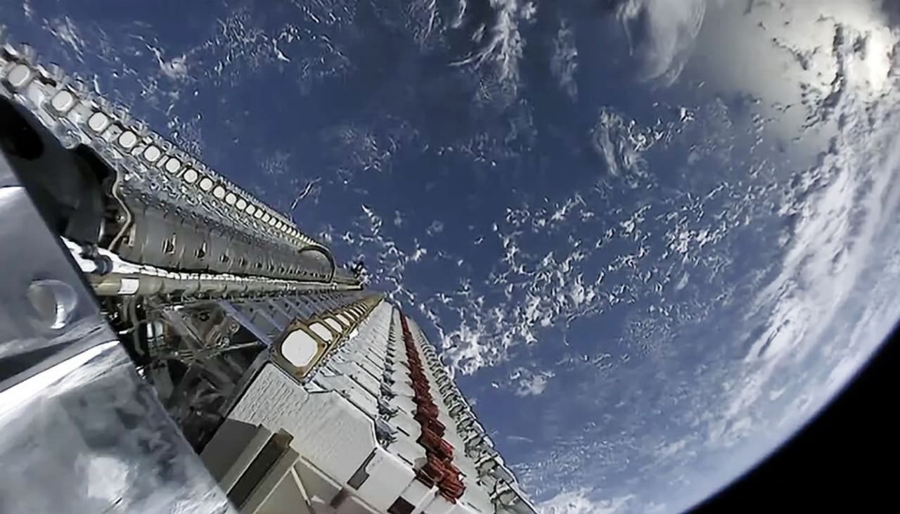 Elon Musk ya tiene todas las adecuaciones para instalar Internet satelital en tu casa