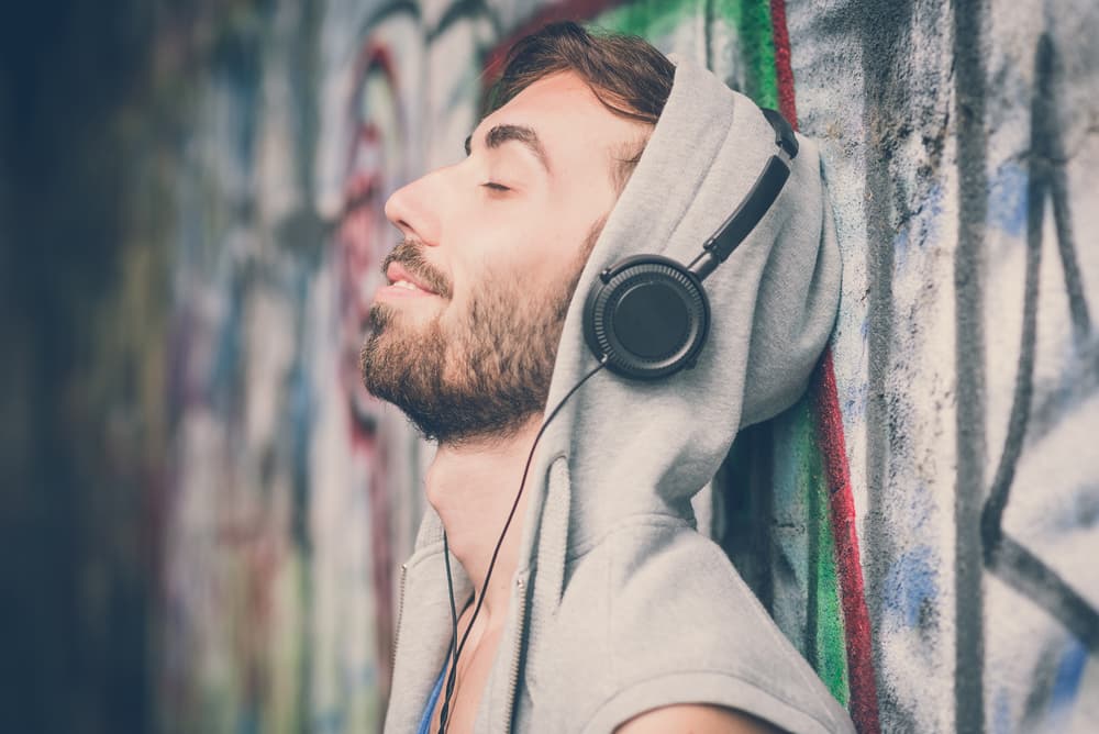 4 poses para meditar que nada tienen que ver con las piernas cruzadas