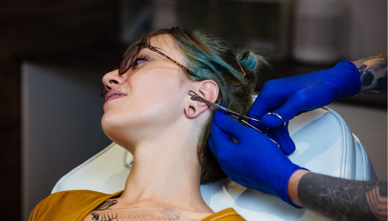 13 piercings tragus que te animarán a perforarte la oreja: femeninos y muy originales